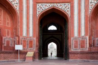 No tricks here, I was first person in line to get this image, Agra, India