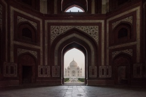 By been first in line, I managed to get a people free Taj Mahal